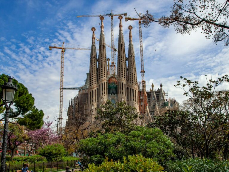 Barcelona Travel Guide 2026: Gaudí Curves and Slow Mediterranean Days
