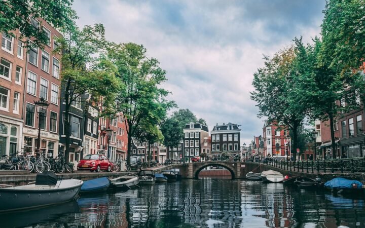 Amsterdam Travel Guide 2025