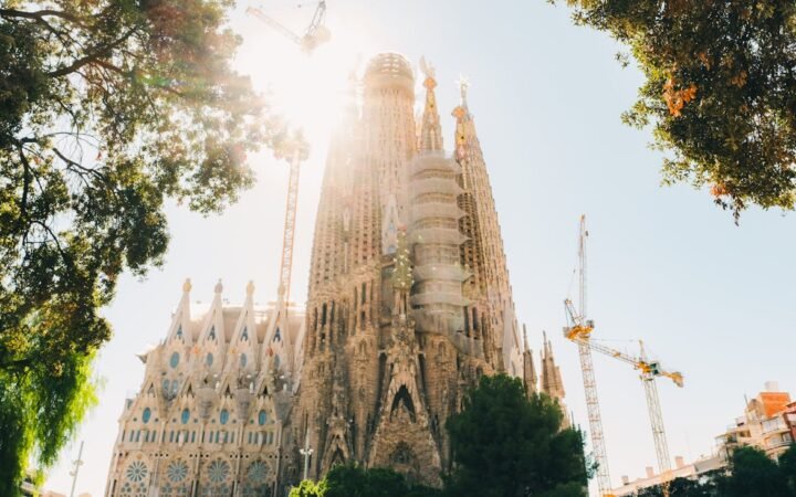 Europe Airfares Fall, but American Travellers Face a Costlier Summer
