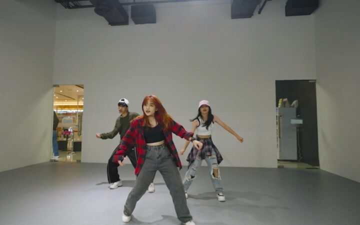 Airbnb Unveils ‘Seventeen’s World’ Concert-Ready Experiences in Los Angeles