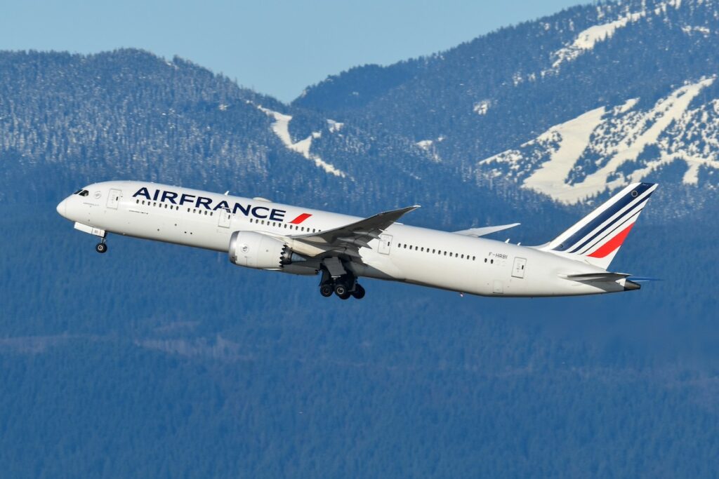 France Air Traffic Controllers Plan 24-Hour Strike, Threatening Widespread Travel Disruption