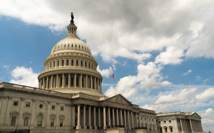 US Shutdown Ends After 43 Days, but Travel Chaos Lingers for Holiday Getaways