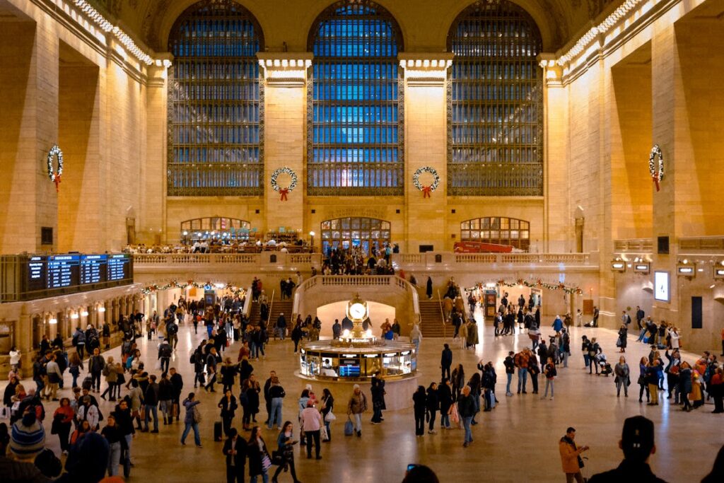 US Shutdown Pushes Travelers Toward Trains and Buses Amid Flight Chaos