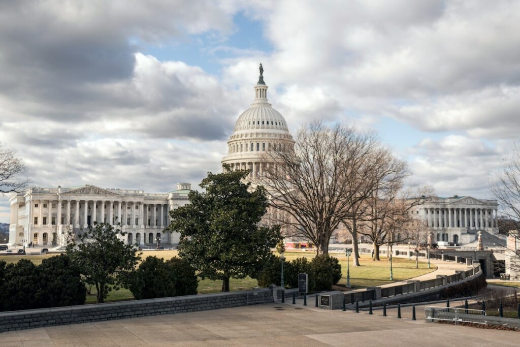 U.S. Travel Industry Warns of Thanksgiving Chaos Amid Ongoing Government Shutdown