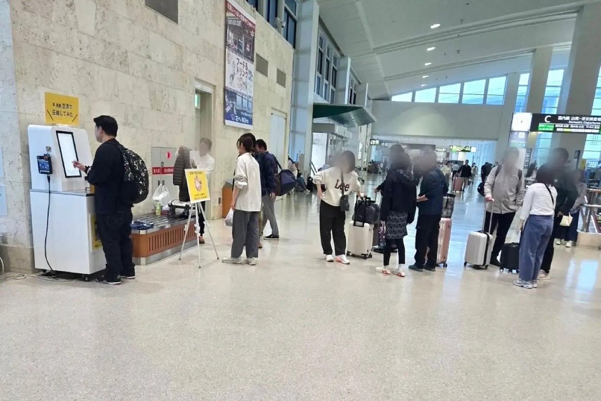 Haneda Airport Tests Automatic Clothing Compression for Travelers