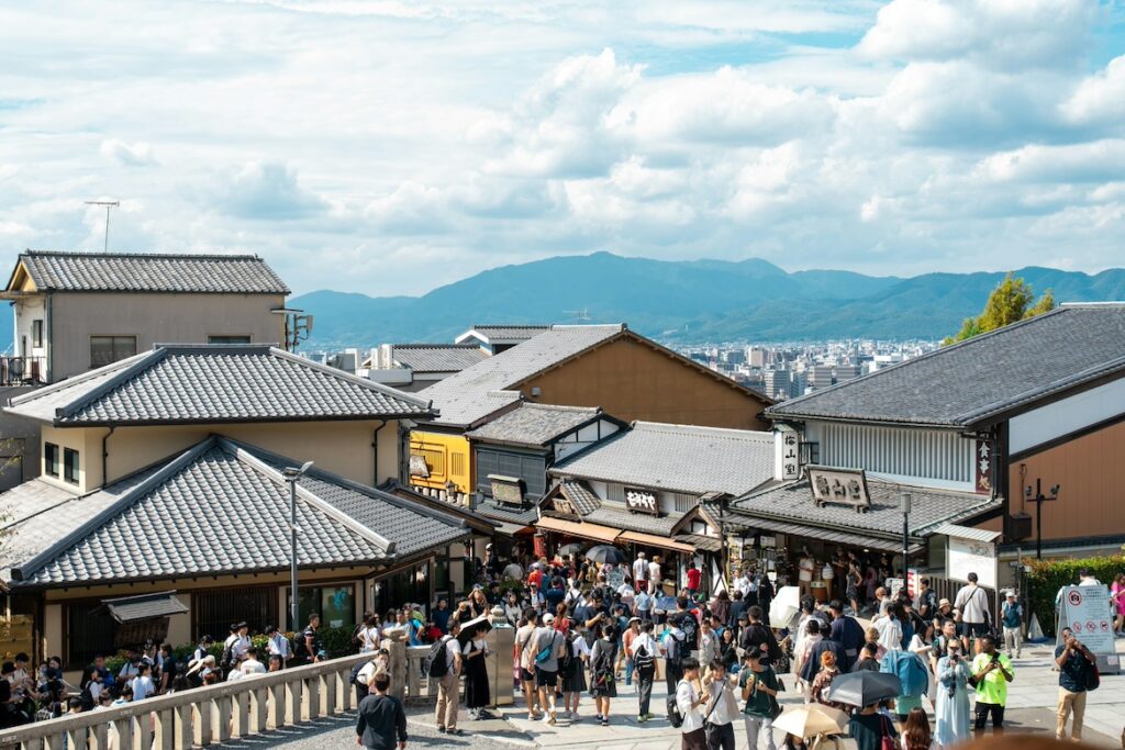 Japan Sets Tourism Record Despite Sharp Decline in Chinese Visitors