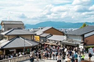 Japan Sets Tourism Record Despite Sharp Decline in Chinese Visitors