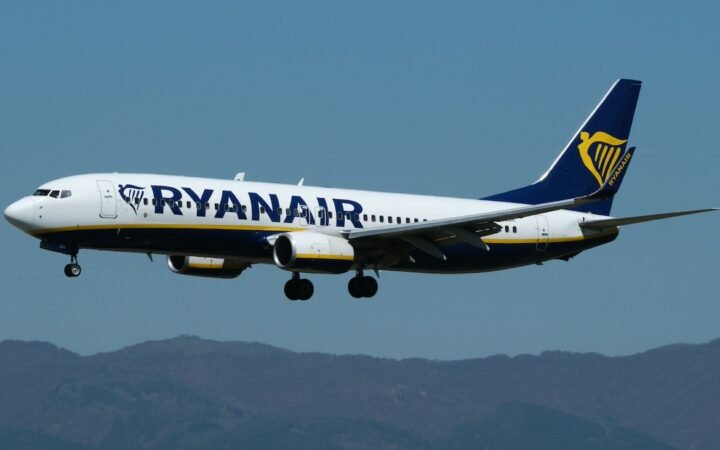 Ryanair Uses Elon Musk Feud to Promote Provocative Seat Sale