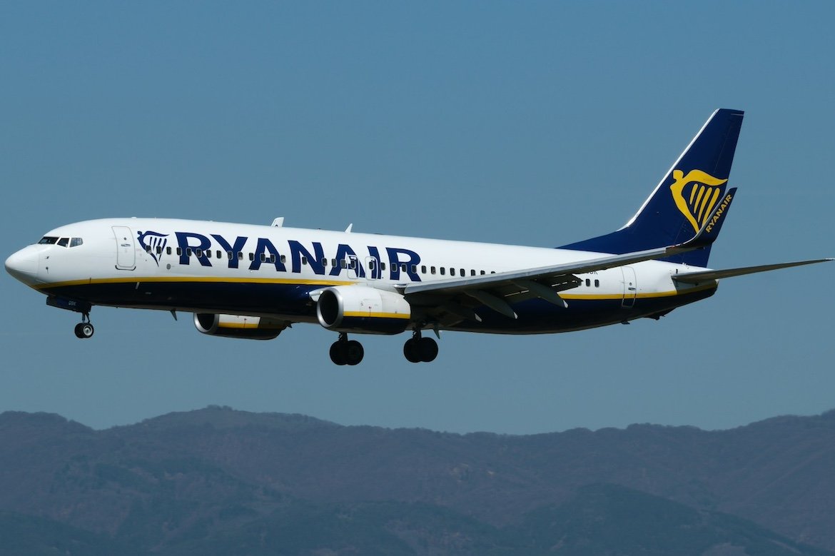 Ryanair Uses Elon Musk Feud to Promote Provocative Seat Sale