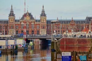 Amsterdam Considers Ending Ocean Cruise Visits by 2035 as Overtourism Debate Intensifies