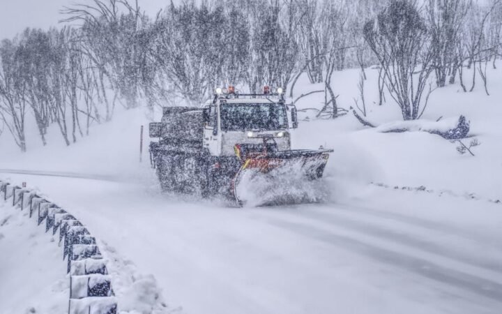 Over 7,000 Flights Disrupted as Historic Blizzard Slams U.S. Northeast