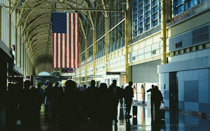 U.S. Airport Delays Deepen as Trump Moves to Pay Unfunded TSA Workers