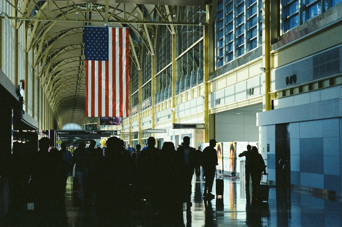 U.S. Airport Delays Deepen as Trump Moves to Pay Unfunded TSA Workers