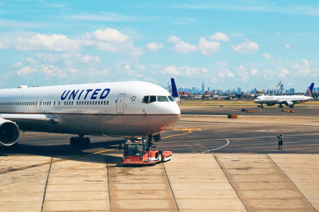United Takes Free Starlink Wi-Fi Across the Atlantic on Its First Boeing 777