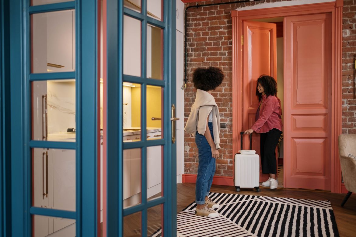 Airbnb Tests Lower Host Fees for Bookings Brought Directly to Its Platform