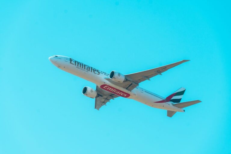 Emirates Is Offering Pilots $320,000 Tax-Free as Global Hiring Push Takes Off