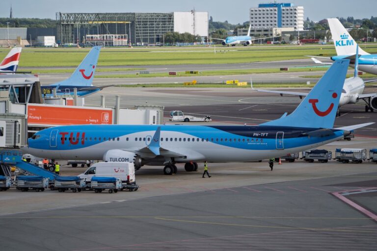 TUI Says Travelers Are Waiting Until the Last Minute as Iran War Costs It €60 Million