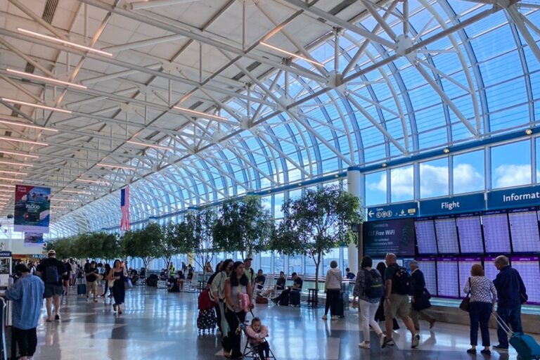 American Airlines Plans Its Largest Admirals Club in Charlotte