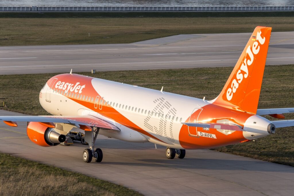 easyJet Adds Starlink Wi-Fi From 2027, Raising Stakes for Ryanair