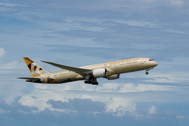 Etihad Extends Riyadh Flight Cancellations Through October 19