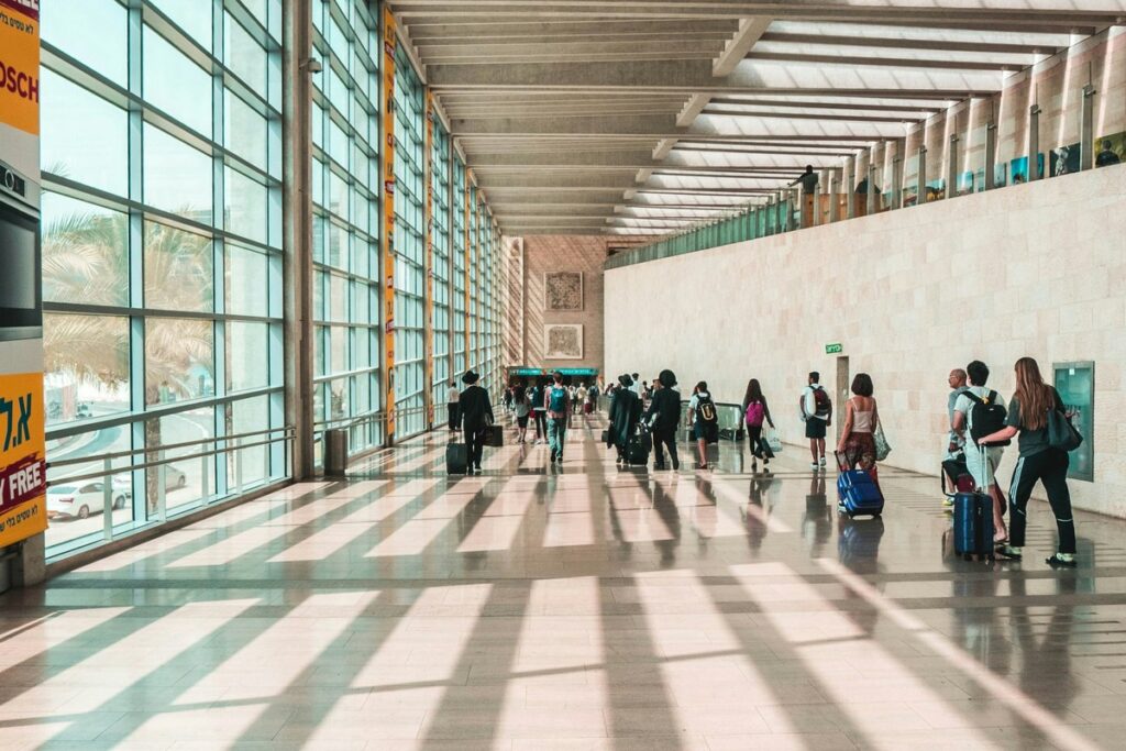 Holiday Flights 2026: KAYAK Maps the Best Booking Windows