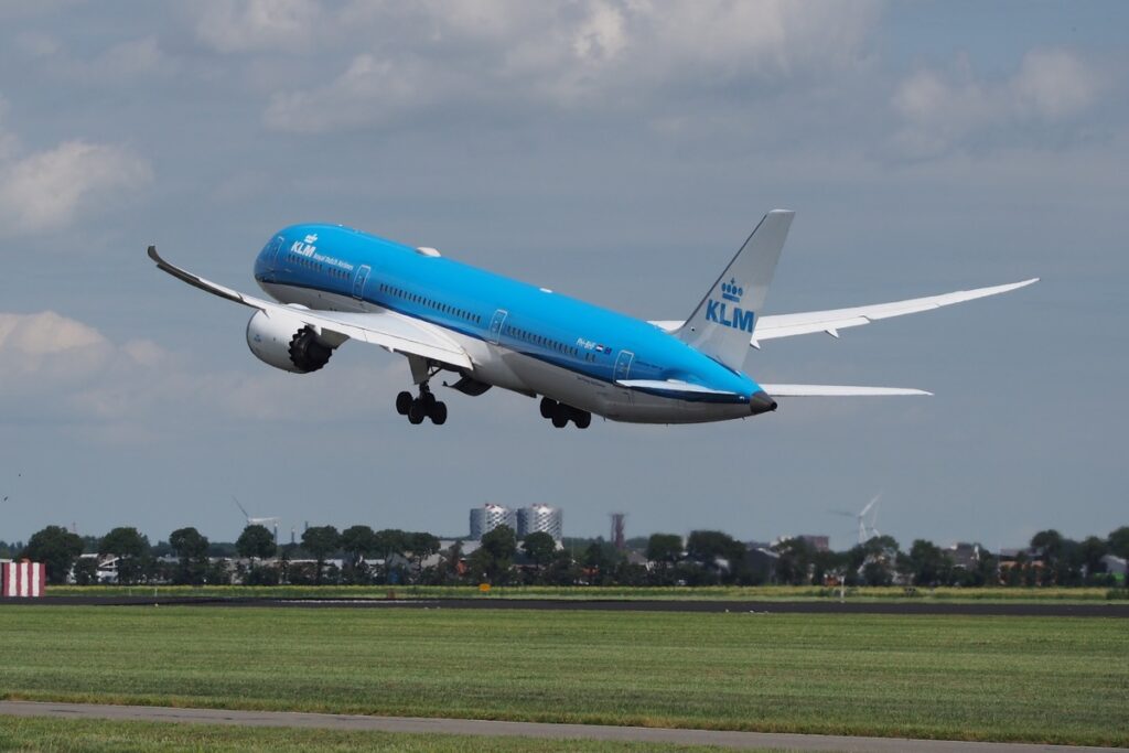 KLM Will Add Free Starlink Wi-Fi to Long-Haul Flights in 2027
