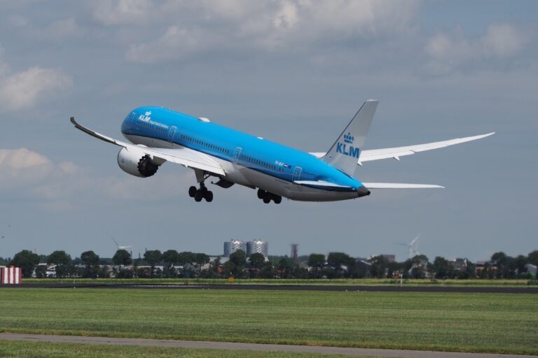 KLM Will Add Free Starlink Wi-Fi to Long-Haul Flights in 2027