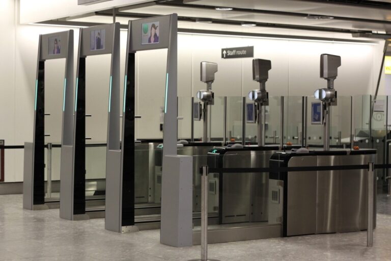 UK Begins Contactless Airport eGate Rollout for British Citizens