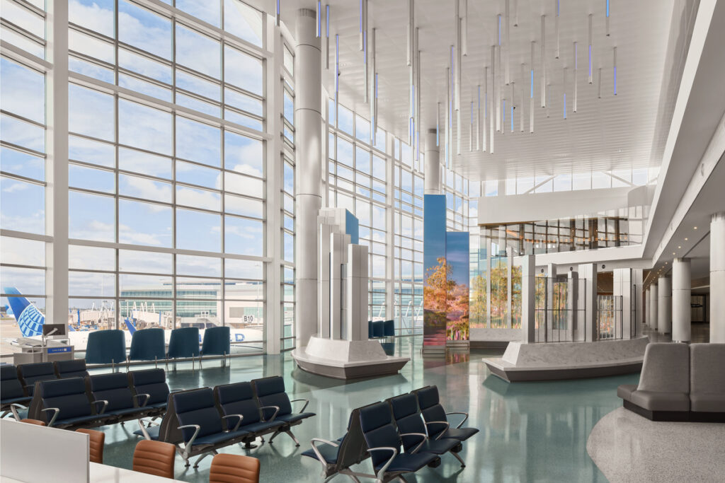 United Unveils New Houston Concourse With an 800-Seat Airport Lounge